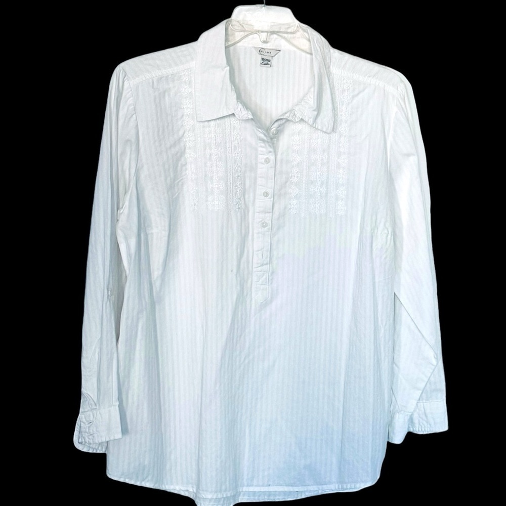 Est. 1946 Size 18/20W White Long Sleeve Embroidered Quarter Button Blouse